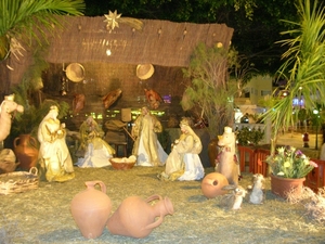 kerststal in los cristianos aan kerk