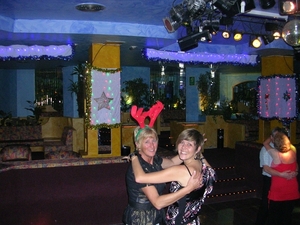 jackie en silke aan t dansen!!