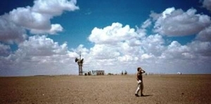 044eensatellietstation in de Gobi
