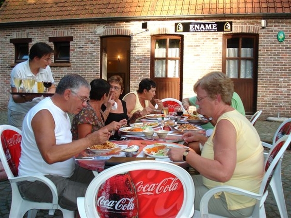 en die blijven maar eten...