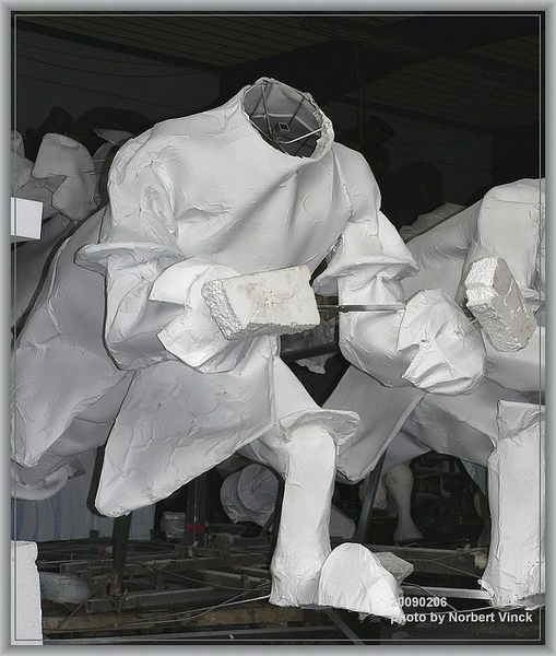 sized_sized_P1880708a werkhallen karnaval ruwbouw