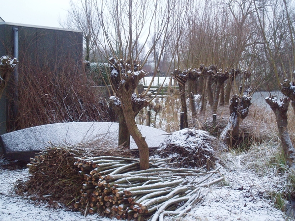 bootje met sneeuw