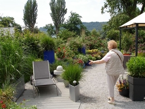 Kijk deze zetel zou thuis ook passen in de tuin.