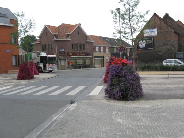 Aanrijding bloembak Leestdorp 002