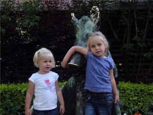 grace en selena in de zoo