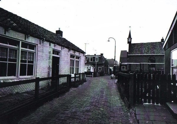 1970-12-00