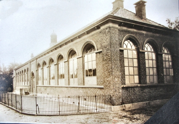 1903 Oude openbare school Hielpen