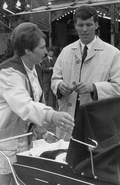 Henk en Derktje met in de wagen Erik