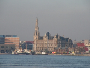 zicht op antwerpense skyline