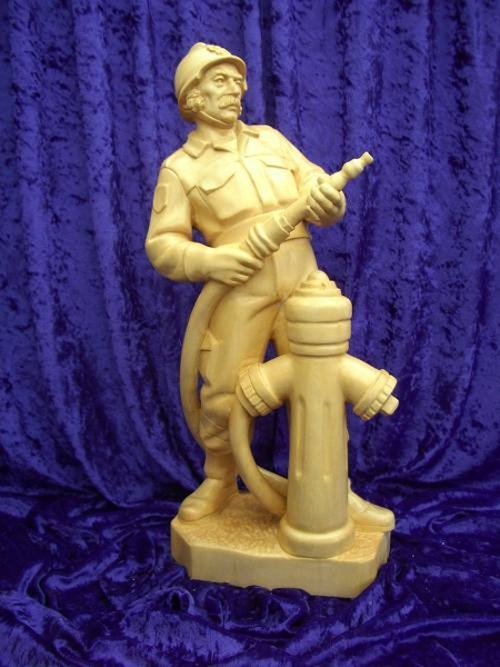 Brandweerman met pomp