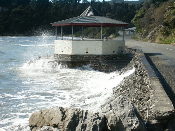 kiosk langs baan naar pohara