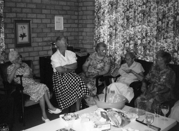 Kinie-Geertje-Moeder-Antje en ?