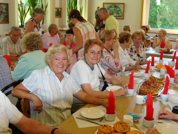 rijkelijk gevulde tafels