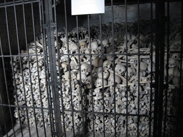 De stoffelijke resten van ontgravingen worden worden hierin de ke