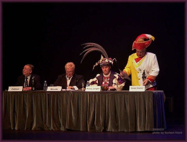 sized_sized_P1890749a raadzitting karnaval