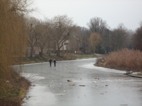 schaatsen op dun ijs