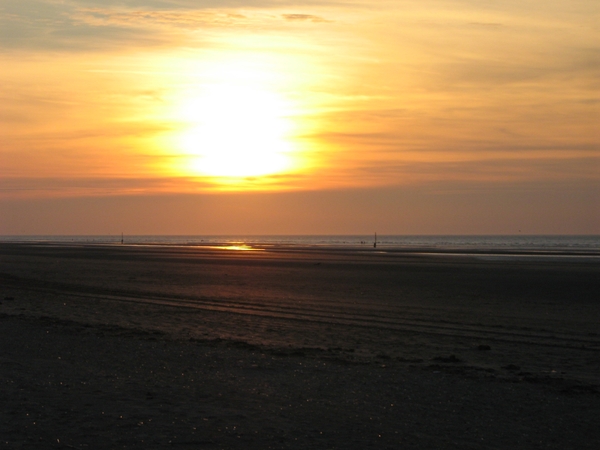 ONDERGAANDE ZON IN NIEUWPOORT