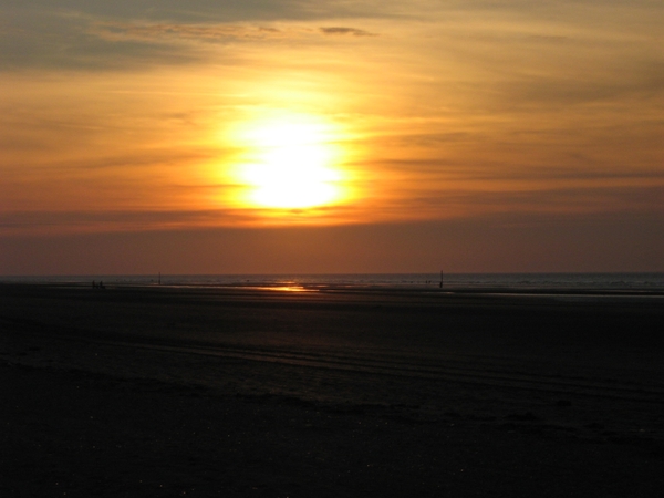 ONDERGAANDE ZON IN NIEUWPOORT