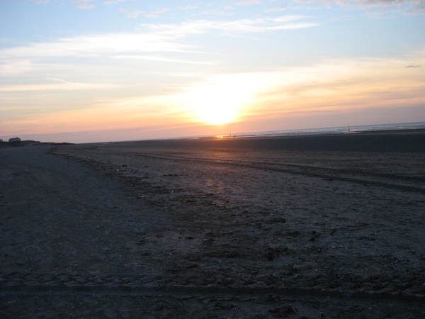 ONDERGAANDE ZON IN NIEUWPOORT