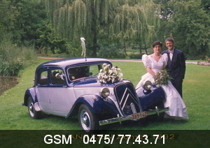 Mariage dans une Citroen traction avant HEERS LIEGE
