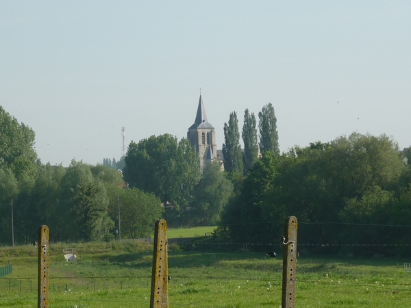 09.05.10.LENNIK .KERKJE UIT DE VERTE