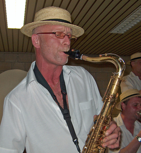 Stany met zijn sax en met de stanleyboys