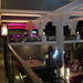In de lounge v/h hotel...