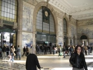 het Sao Bento station met de Azulejo door Jorge Colaço (1868-194