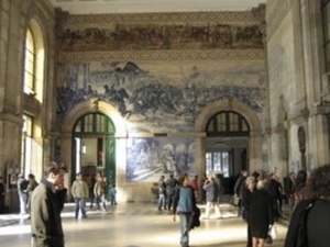 het Sao Bento station met de fraaiste azulejo van Portugal door J