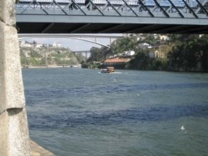 onder de brug nog een brug (Ponte do Infante)en nog een brug(Pont