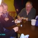 Ze proberen me bier op te gieten