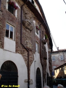 2008_06_27 Lucca 13 Piazza_Anfiteatro_buitenzijde