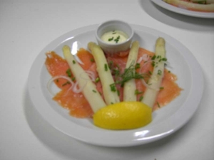 Gerookte zalm met belgische asperges