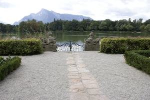 4736116trapp naar meer