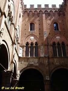 2008_06_30 Siena 46 Cortile del podesta