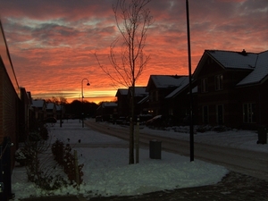 de zon komt op in Gennep