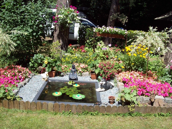 voortuintje met mini vijver