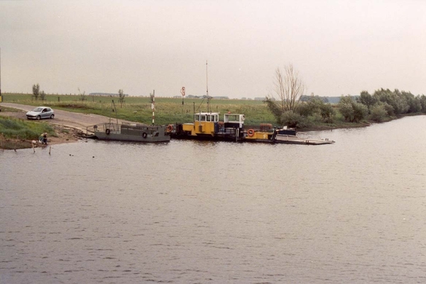 We zijn bij de Pont die overzet naar Schenk en Schans