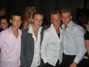 KLEINZOON EN NEEFJES