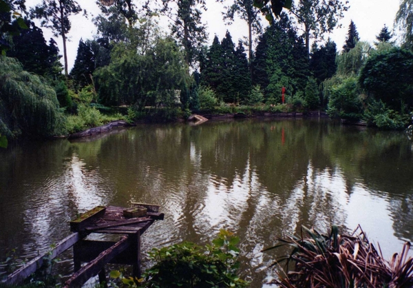 rechtse vijver, zicht naar ingang