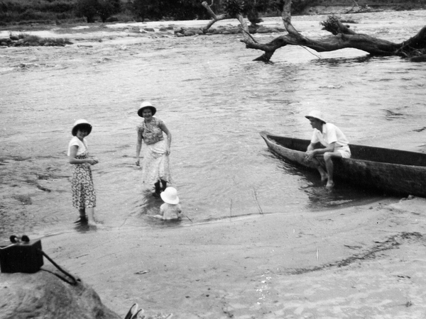 1952: pootjebaden in de Kongo