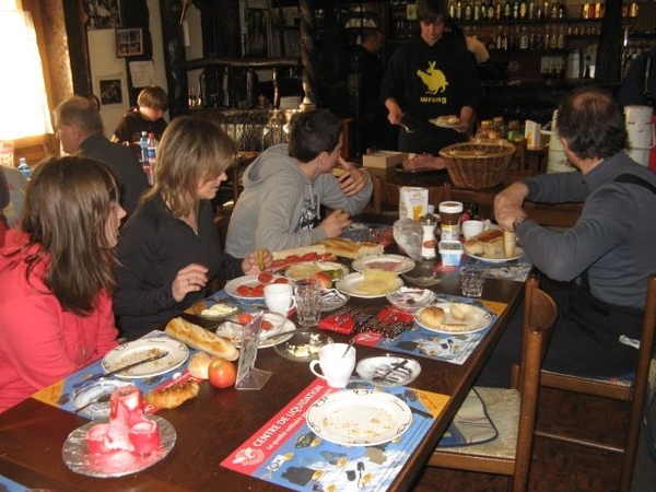 20090405 050 Tz Ontbijt