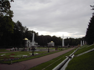 Peterhof met talrijke fonteinen