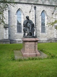 St Patrick standbeeld