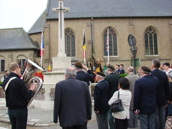 groet aan het monument der gesneuvelden