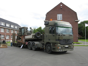 19   Stand 15   MB Actros met bulldozer   IMG_8671