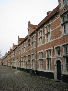 Wandelen over de oude straatstenen