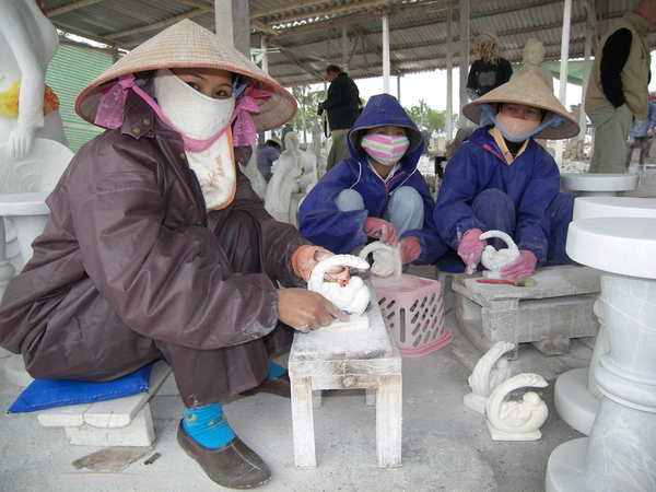 Bewerking beelden uit de Marmeren Berg in Hoi An
