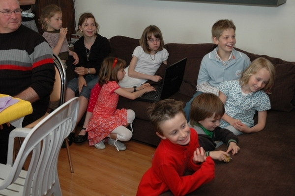 LAPTOP EN TV WAAR KIJKEN WE NU EERST NAAR ?