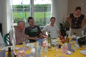 IEDEREEN HEEFT ZIJN BUIKJE VOL GEETEN .